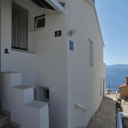 Amazing Apartment In Okrug Gornji With Wifi *